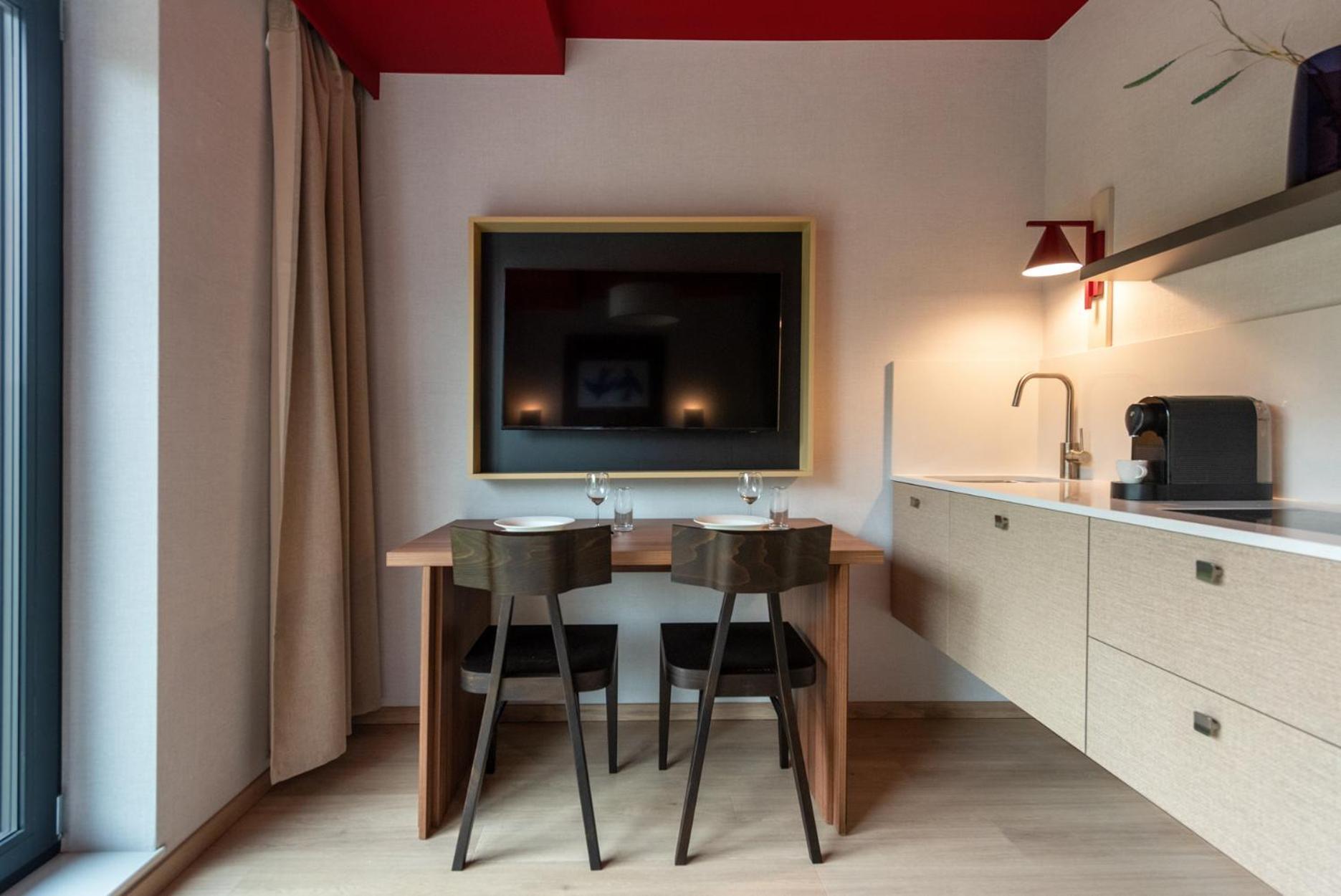 Ironique Apartment *